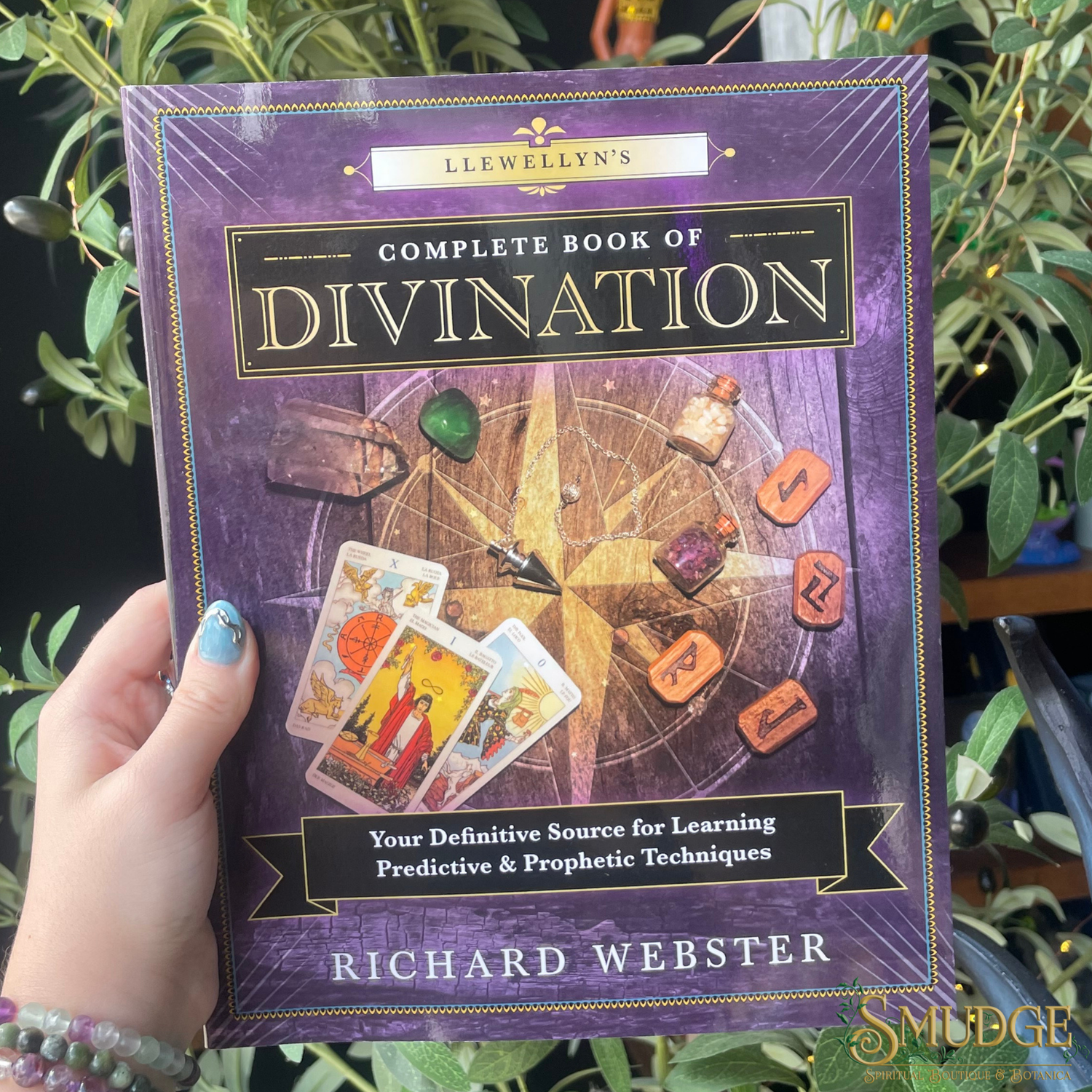 Llewellyn's Complete Book of Divination